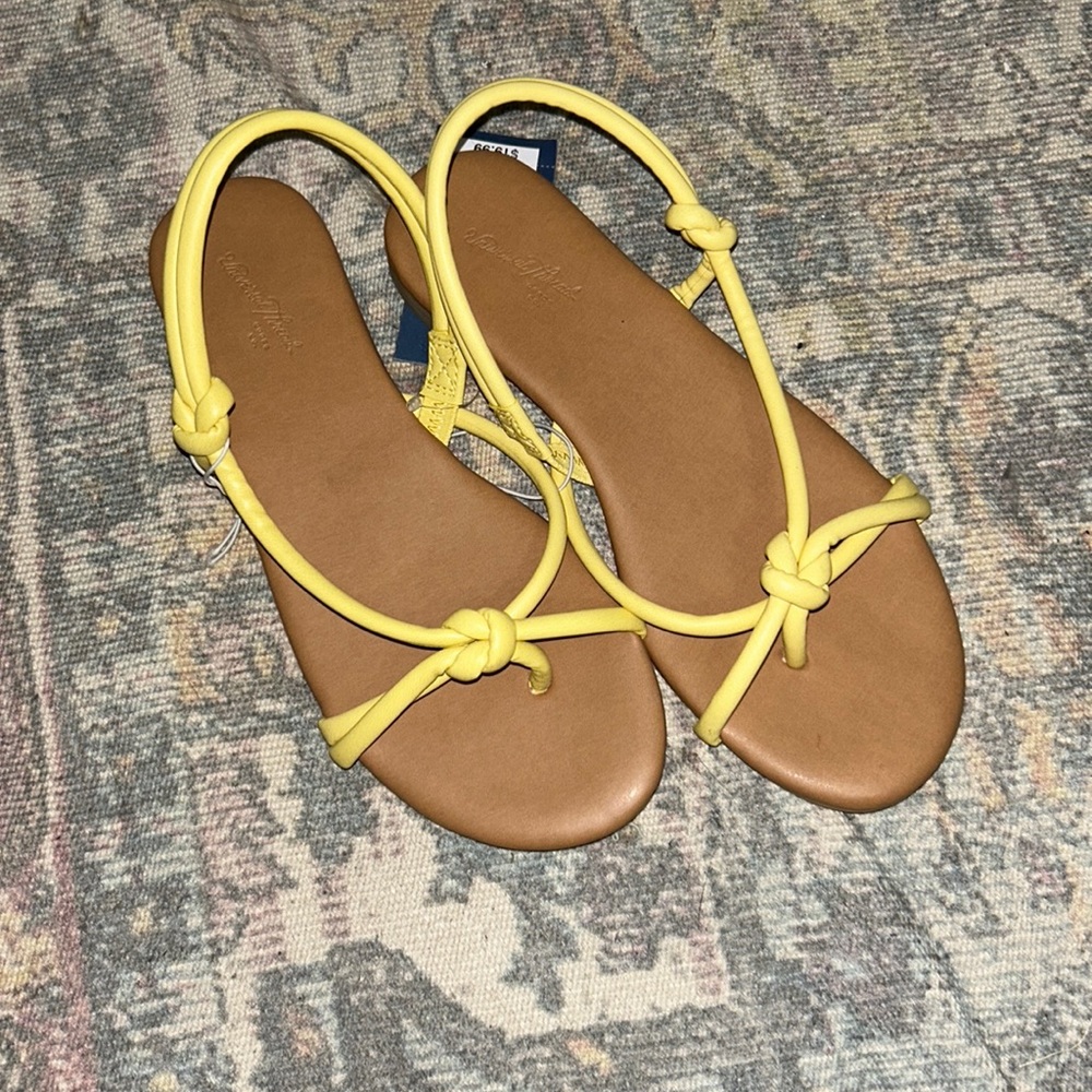 Yellow size 6 strapped universal thread sandals
